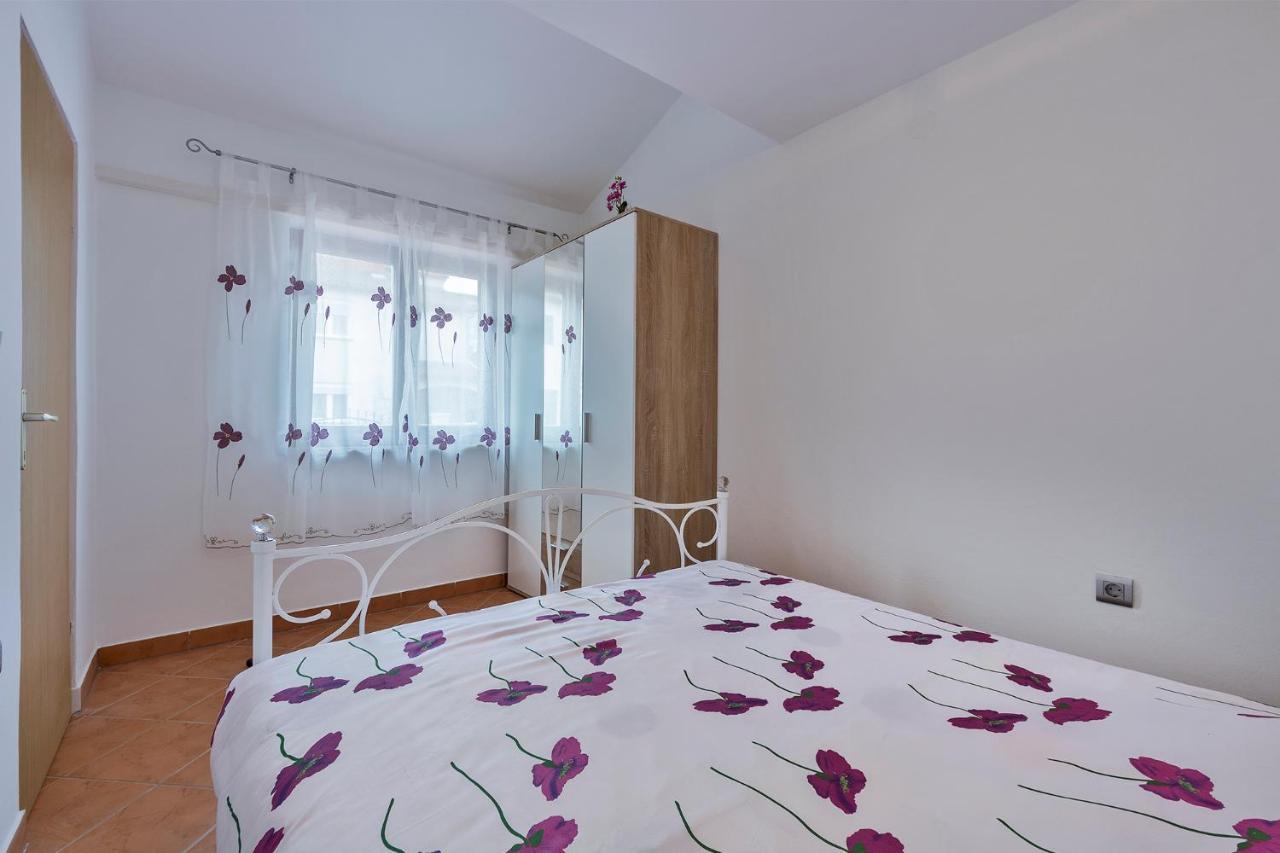 Apartments Tina & Denis Pula Exterior photo
